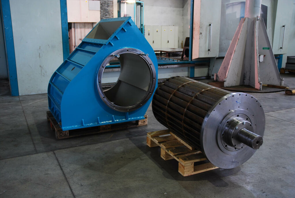 Machined and assembled rotor and casing for hydro power turbine