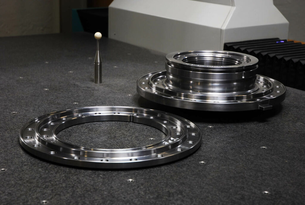 Dual pipeline flanges on metrology table for oil and gas industry