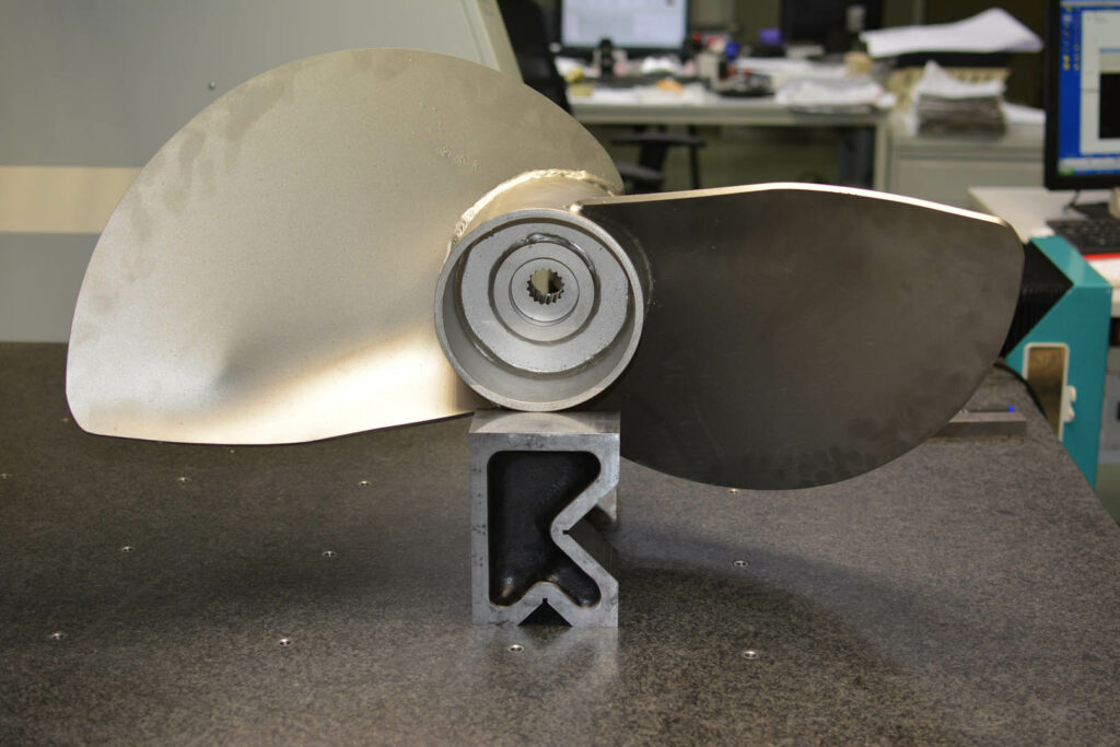 Checking blade geometry for water turbine component after machining